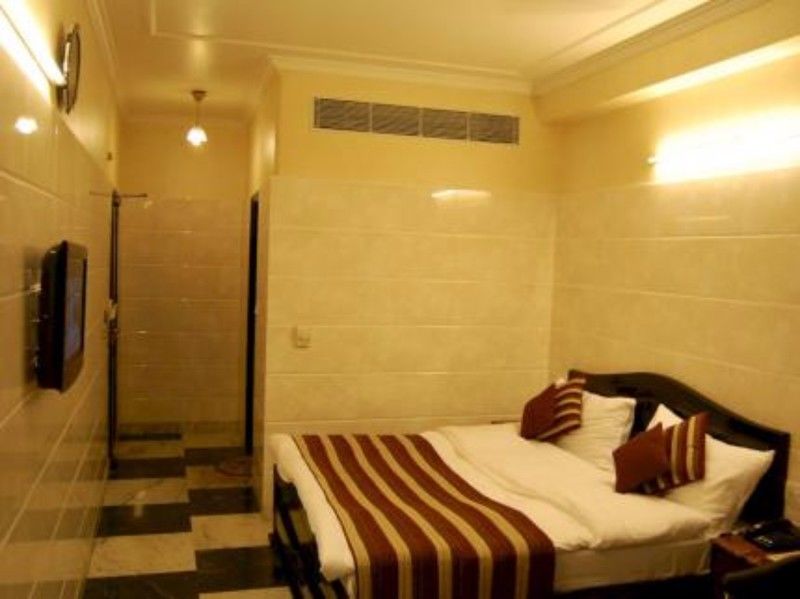 Treebo Trend Singh Sons Karol Bagh Hotel New Delhi Bagian luar foto