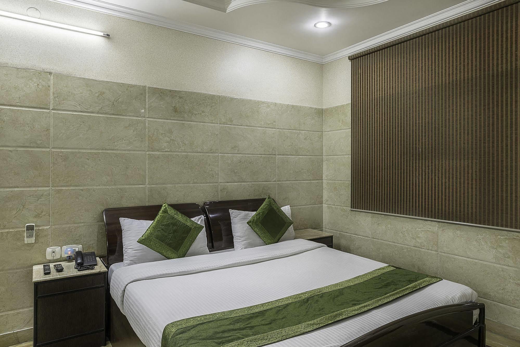 Treebo Trend Singh Sons Karol Bagh Hotel New Delhi Bagian luar foto
