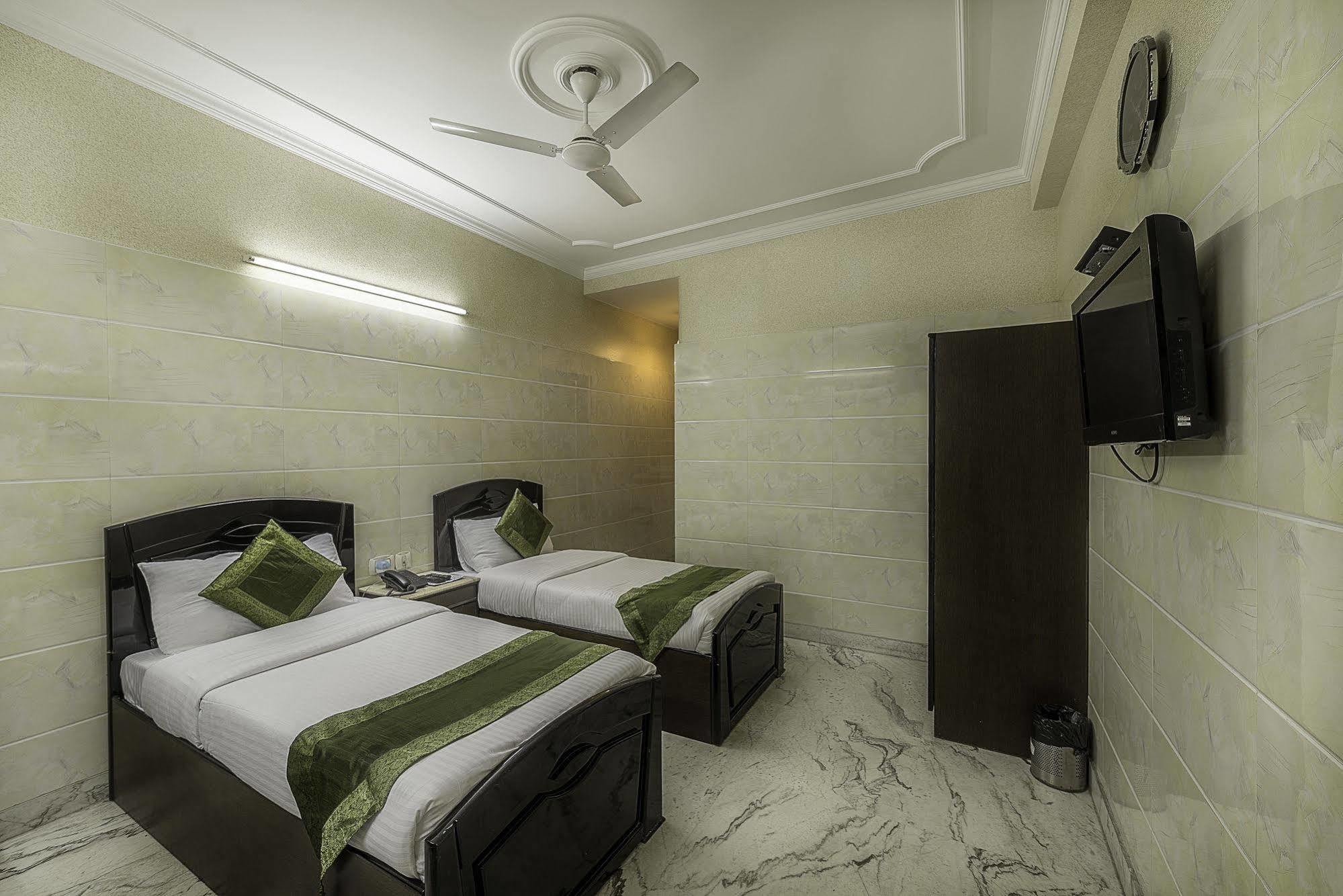Treebo Trend Singh Sons Karol Bagh Hotel New Delhi Bagian luar foto
